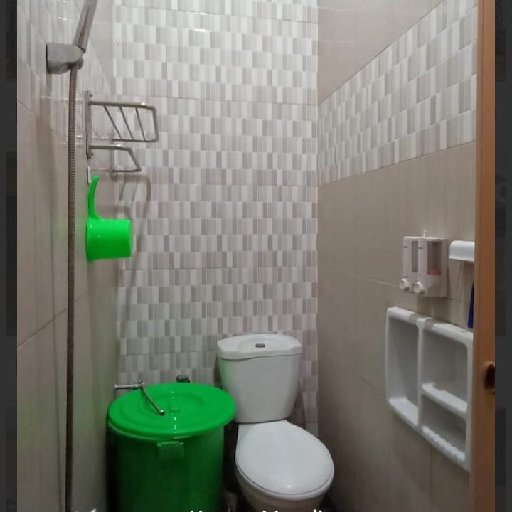1000570825