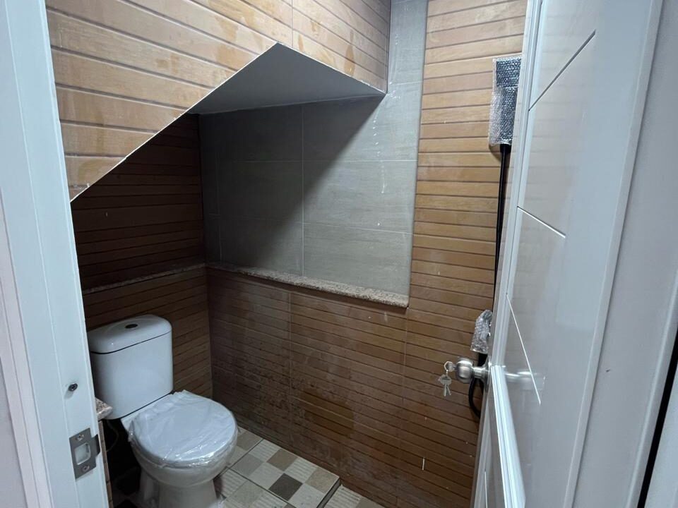 1000586477