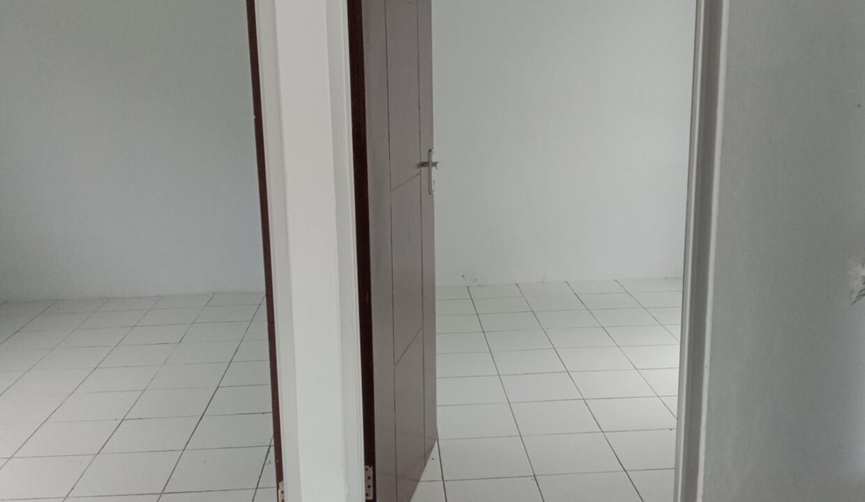 1000733837